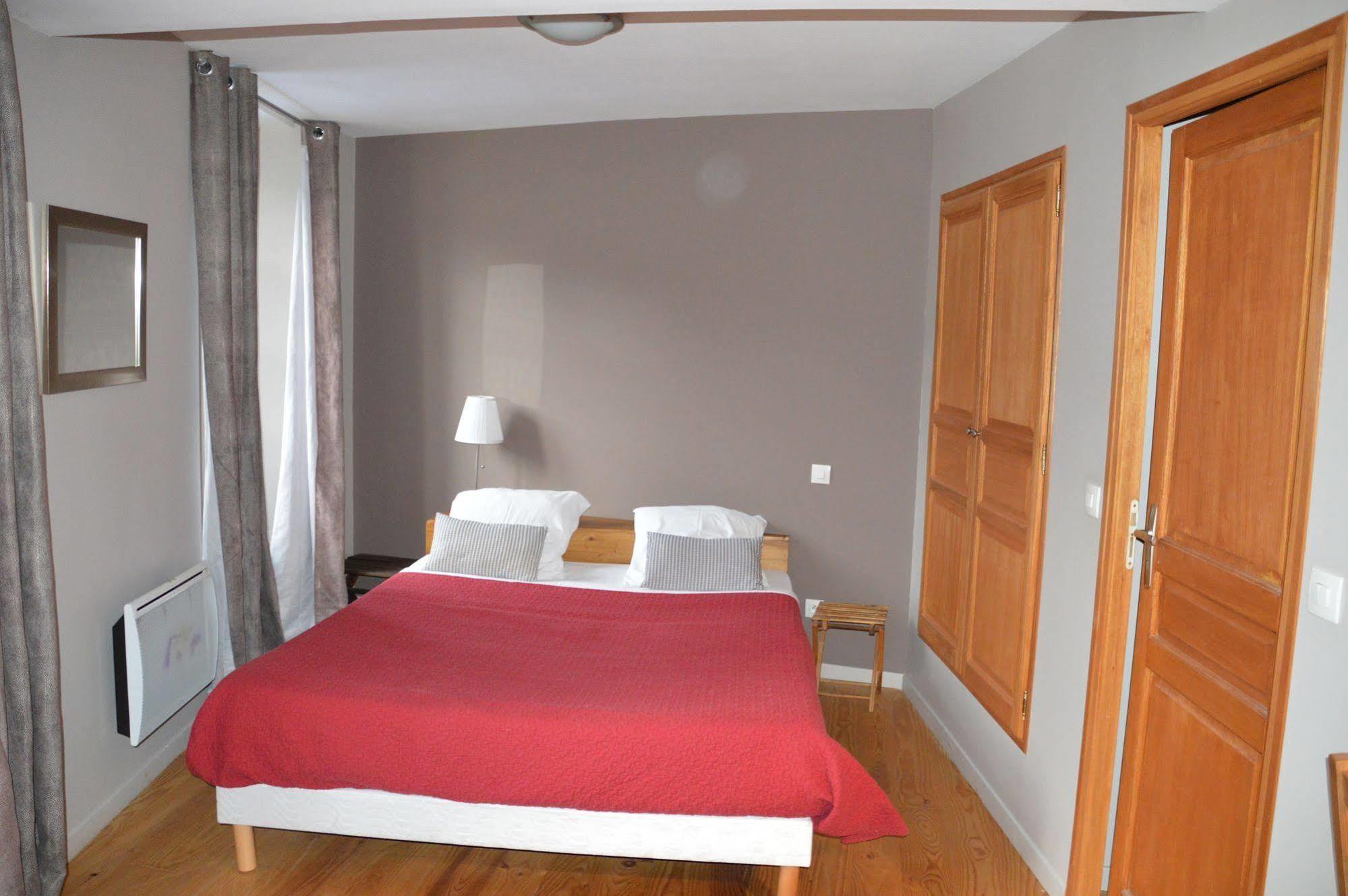 Hotel Maison Maxil Massat Exteriér fotografie